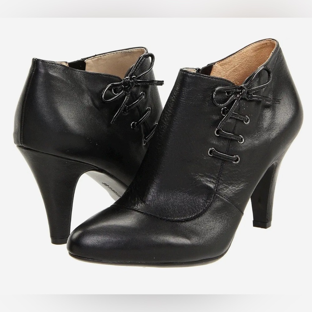 Naturalizer Black Leather Lace-Up Ankle Booties